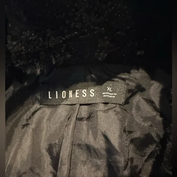 Lioness Elegant Black Faux Fur Collar Coat - Picture 8 of 9